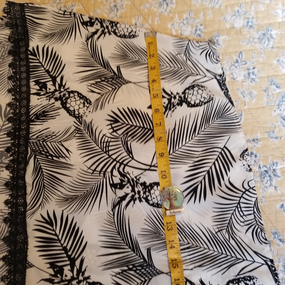 Hug White & Black Kimono Style Open Top